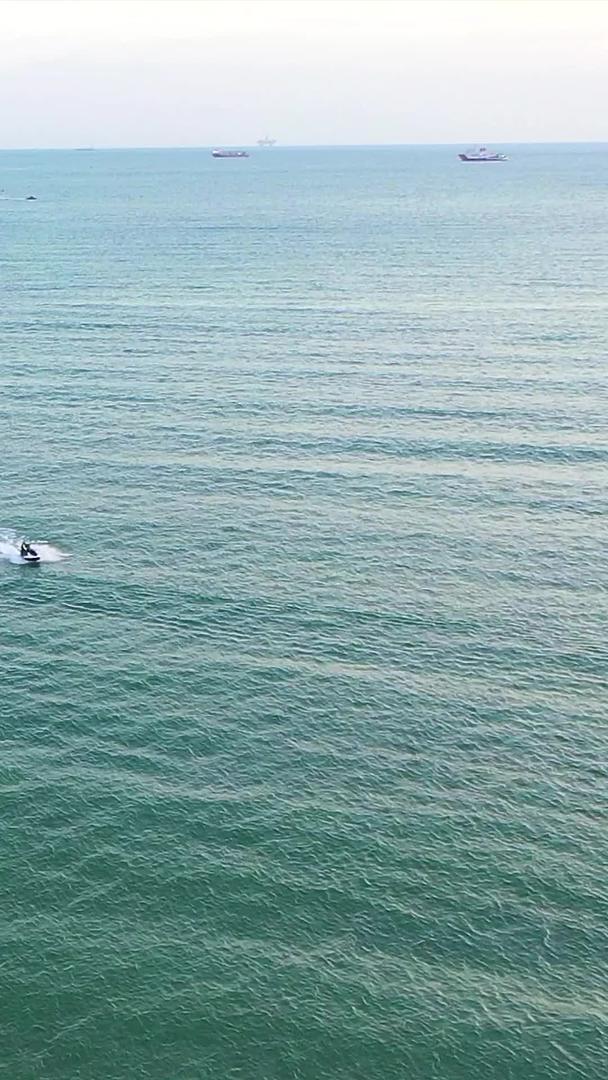 航拍三亚海边摩托艇游玩项目视频的预览图