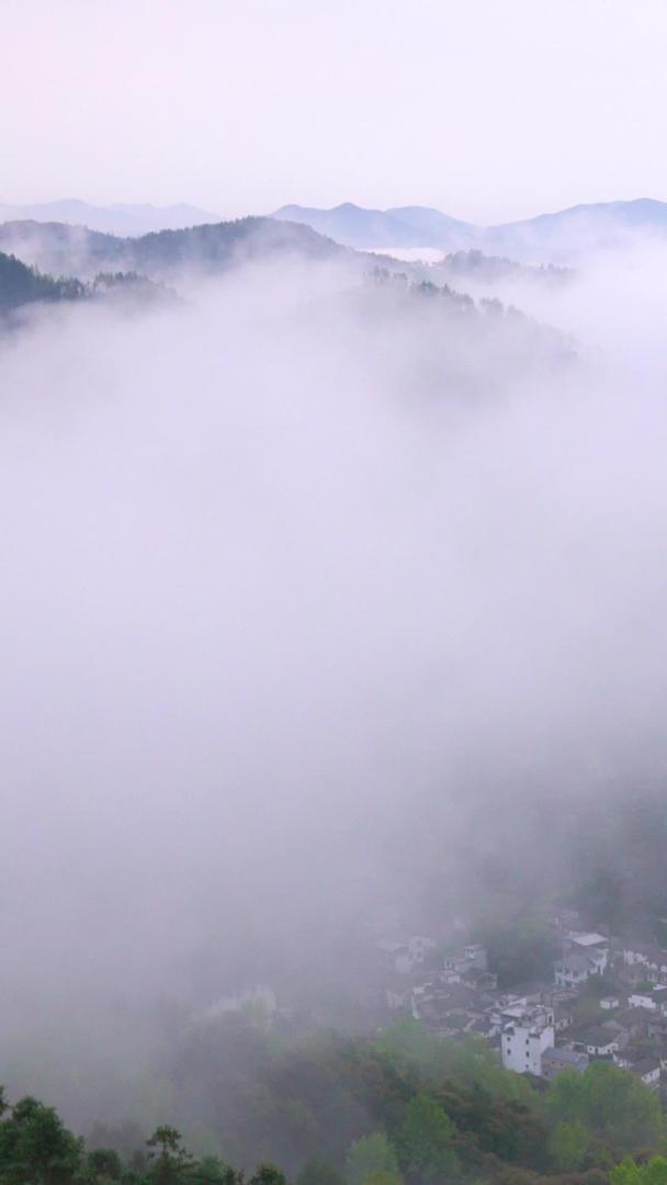 清晨云雾消散皖南徽州徽派山村延时集合视频的预览图