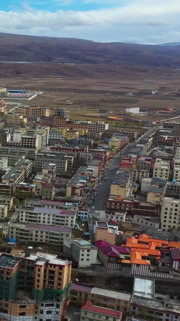 甘孜藏族自治州城区航拍视频视频的预览图