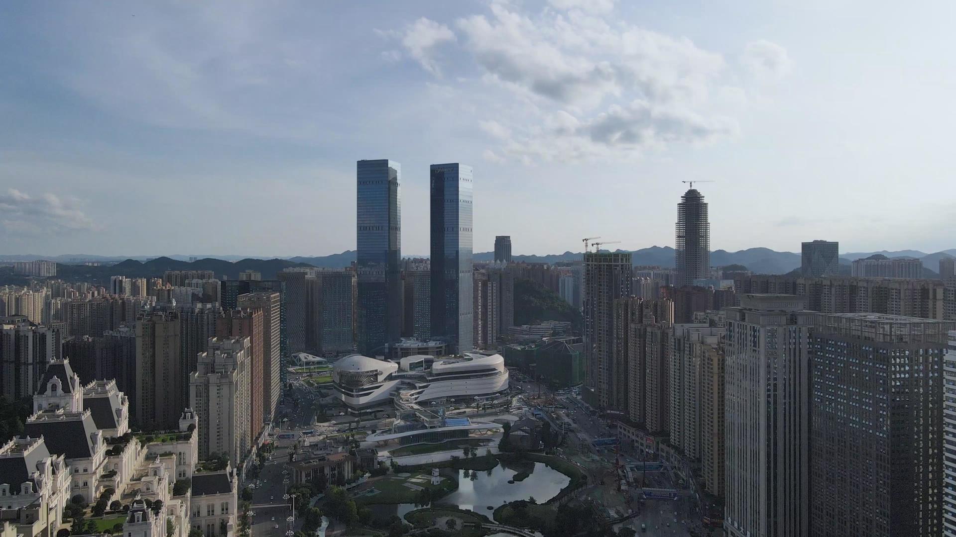 航拍贵阳地标双子塔国际金融中心视频的预览图
