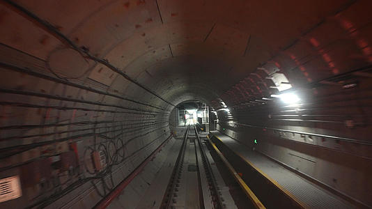 城市地铁轨道交通列车车轨4k素材视频的预览图