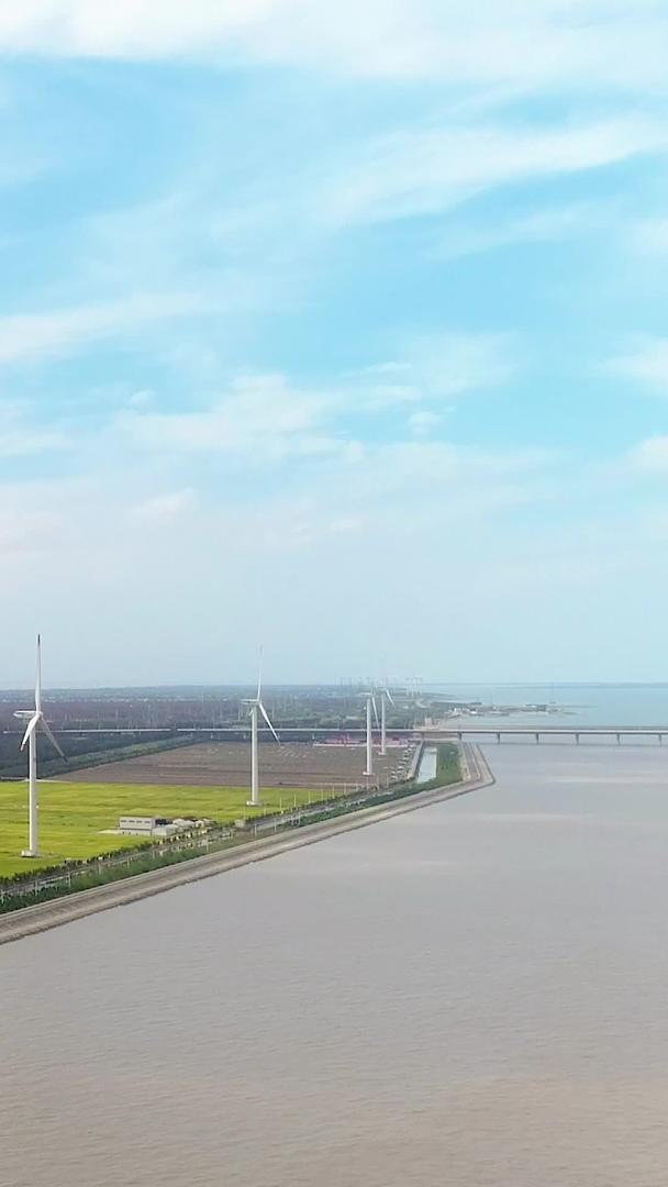 上海长兴岛海边风车航拍视频的预览图