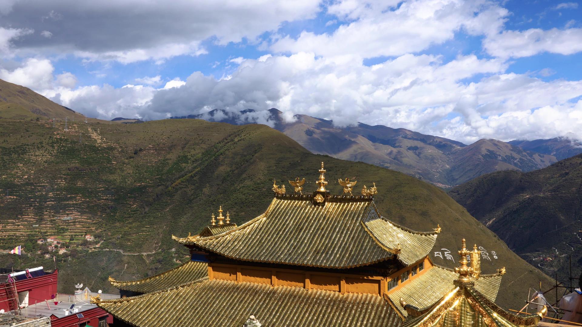 四川阿坝藏族羌族自治州旅游景点观音寺金顶延时视频视频的预览图