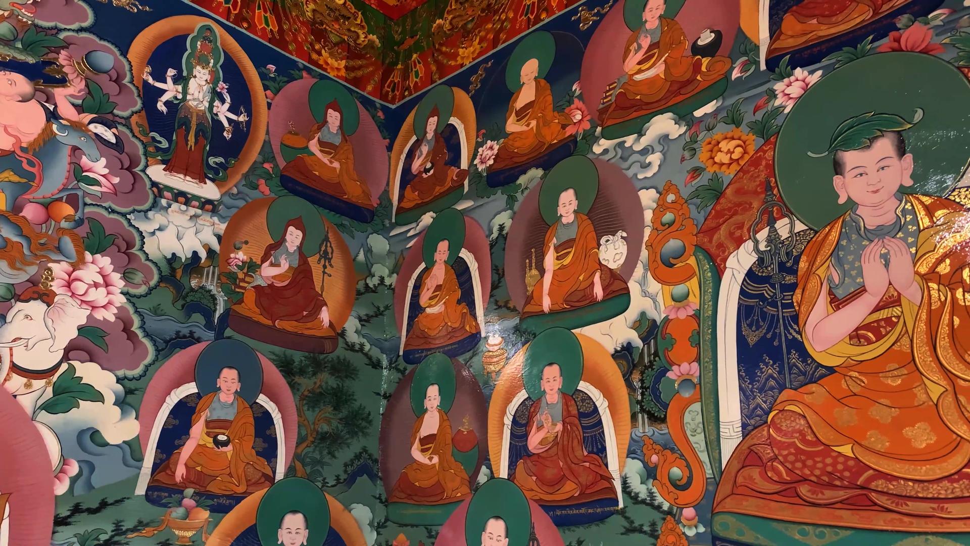 西藏藏传佛教寺庙中的壁画视频视频的预览图