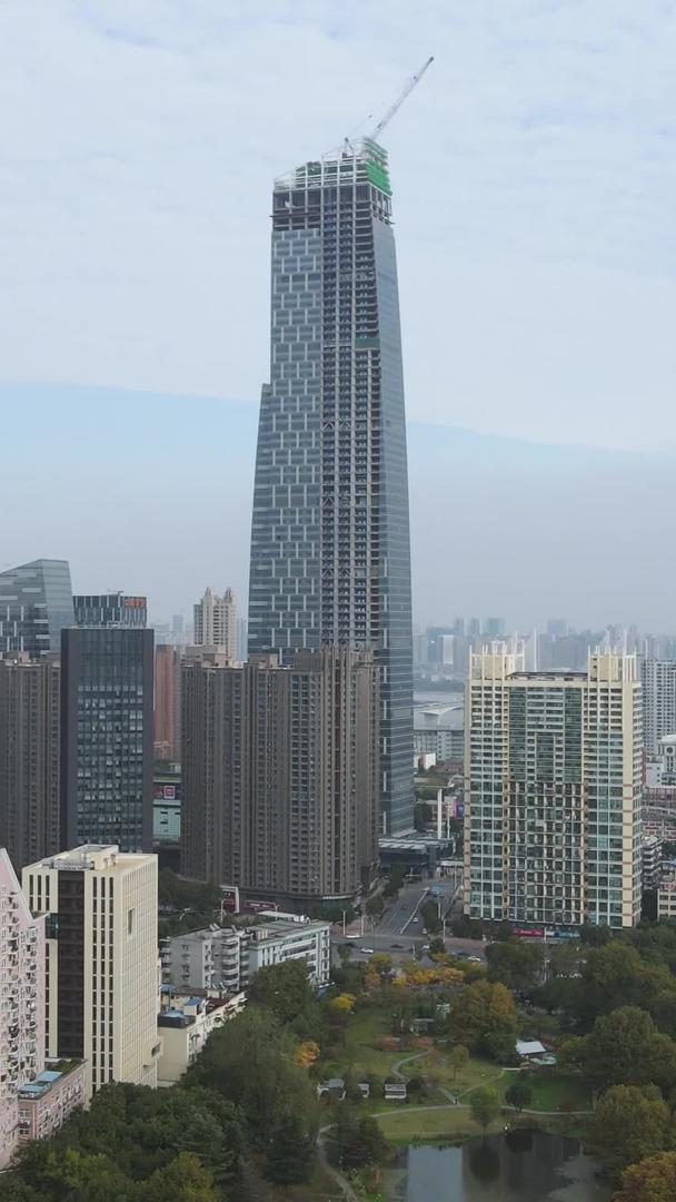 航空城市正在建设最高写字楼建筑材料视频的预览图