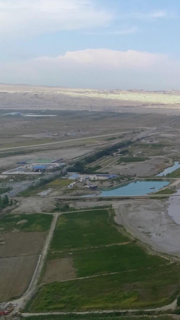 新疆塔里木河航拍视频的预览图