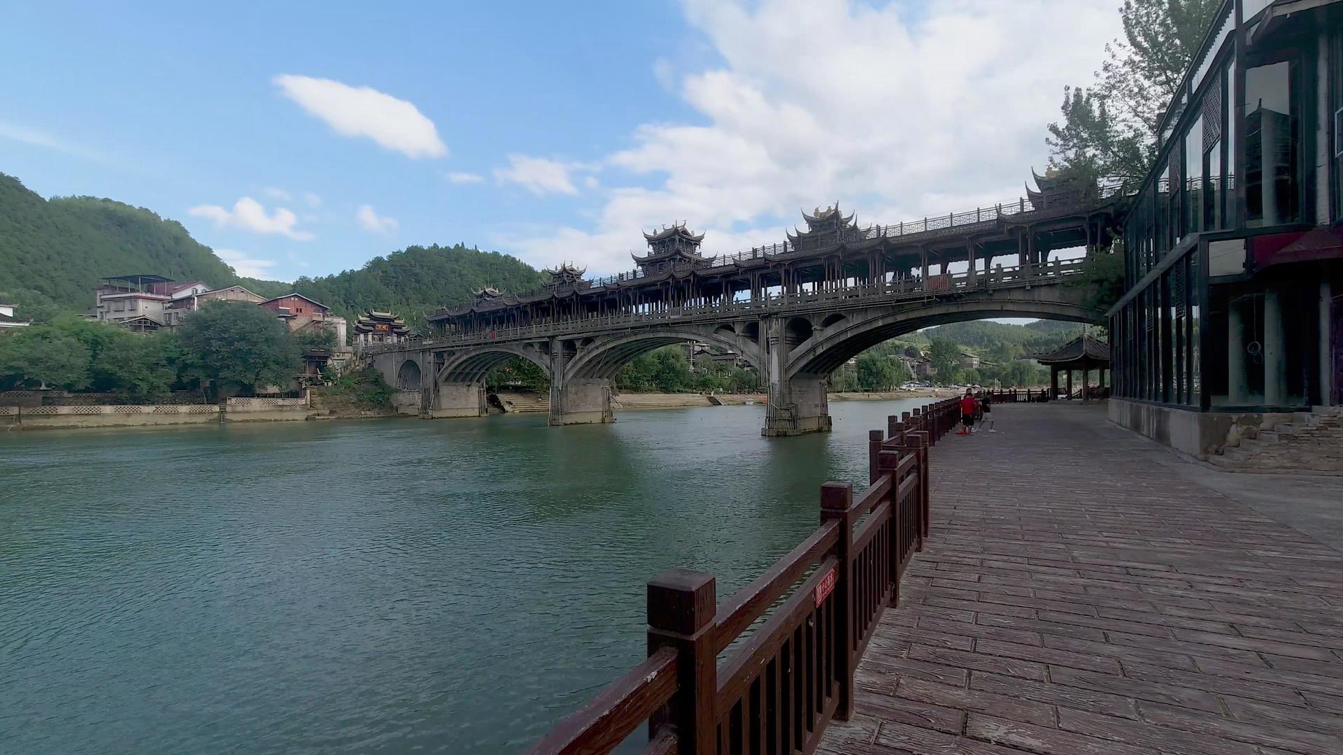 贵州凯里下司古镇风雨桥延时4K素材视频的预览图