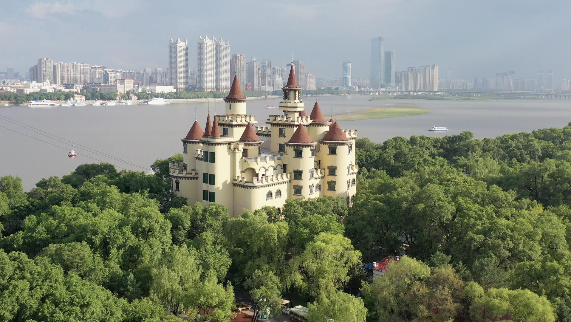 哈尔滨太阳岛风光航拍4K视频视频的预览图