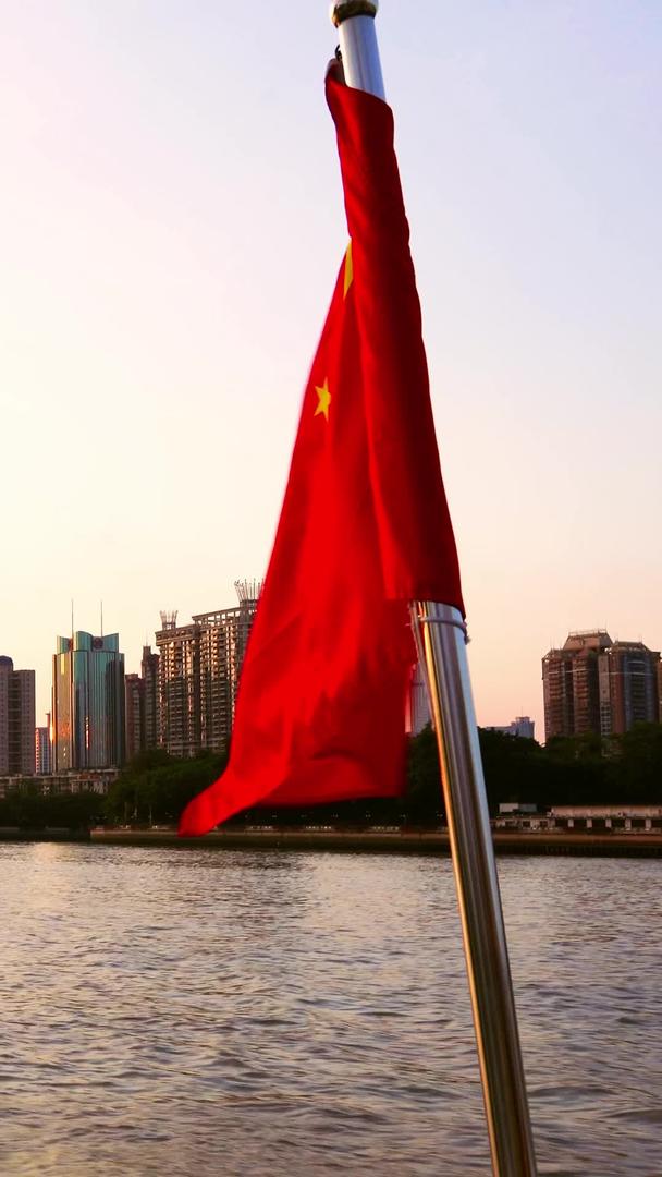广州珠江面国旗飘扬视频的预览图