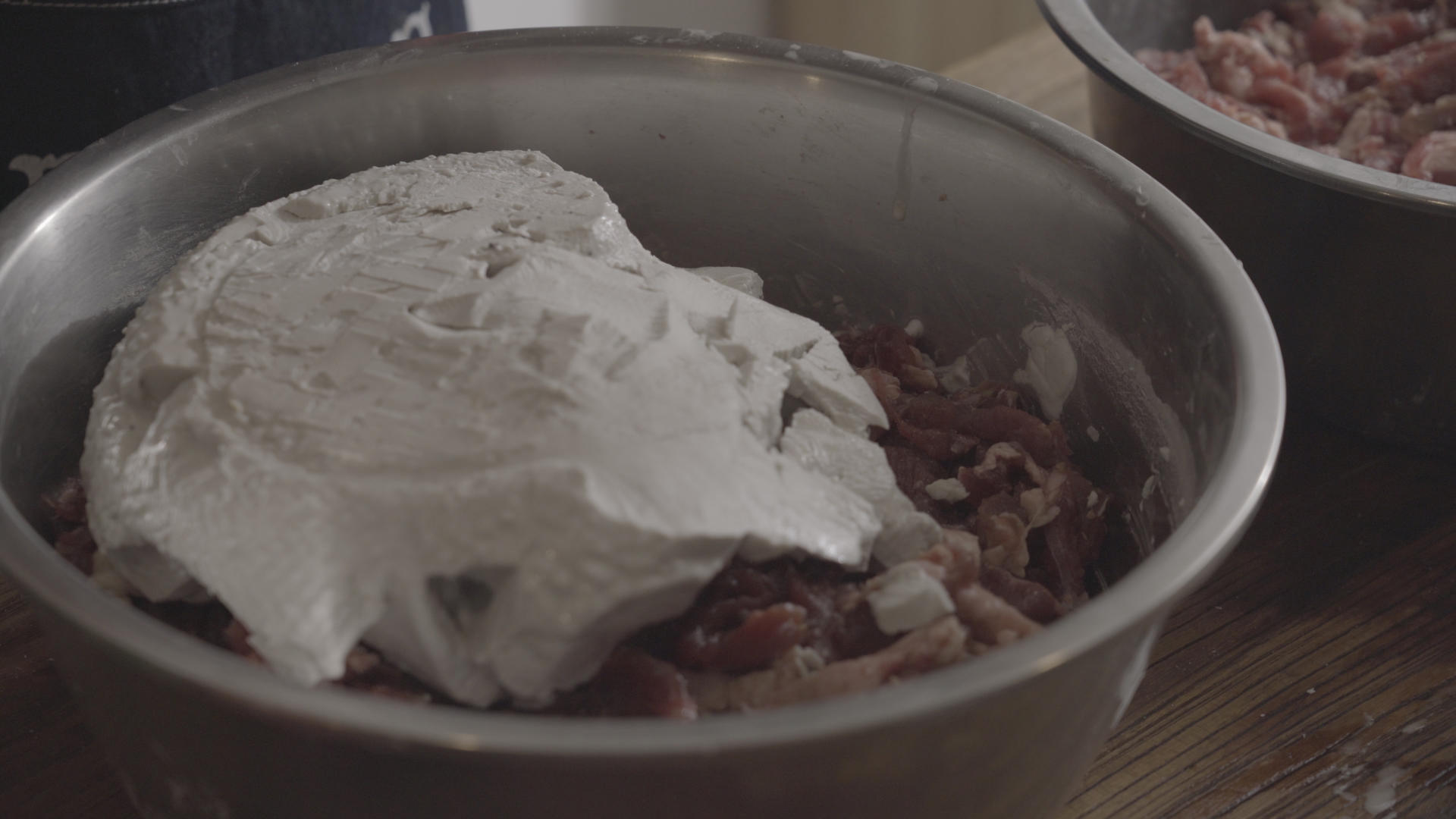 现炸小酥肉素材12视频的预览图