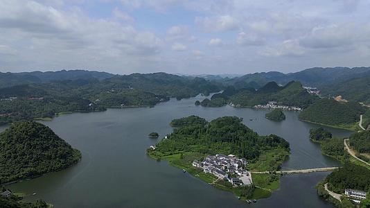 航拍贵州百花园千岛湖风景区视频的预览图