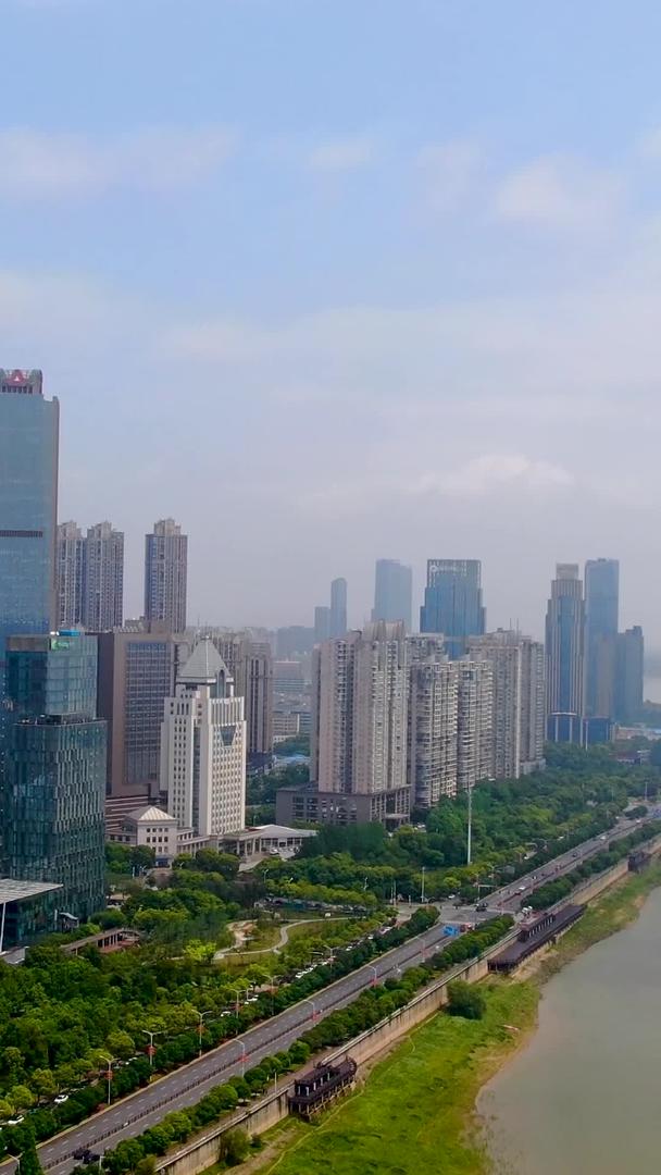 南昌赣江城市航拍天际线视频的预览图