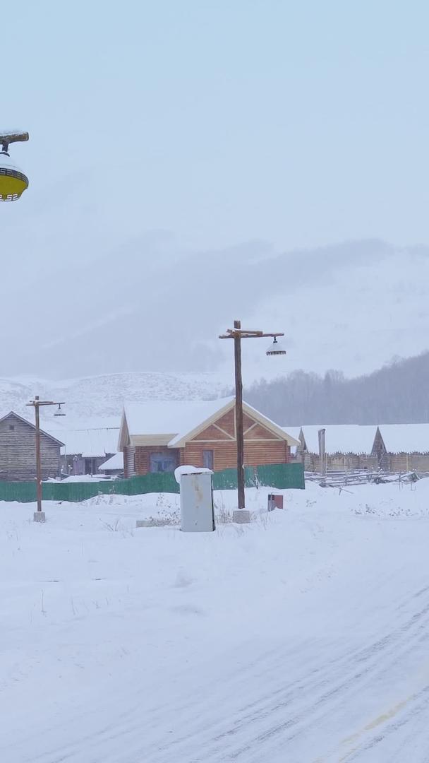 西北部的雪地放牧归来视频的预览图
