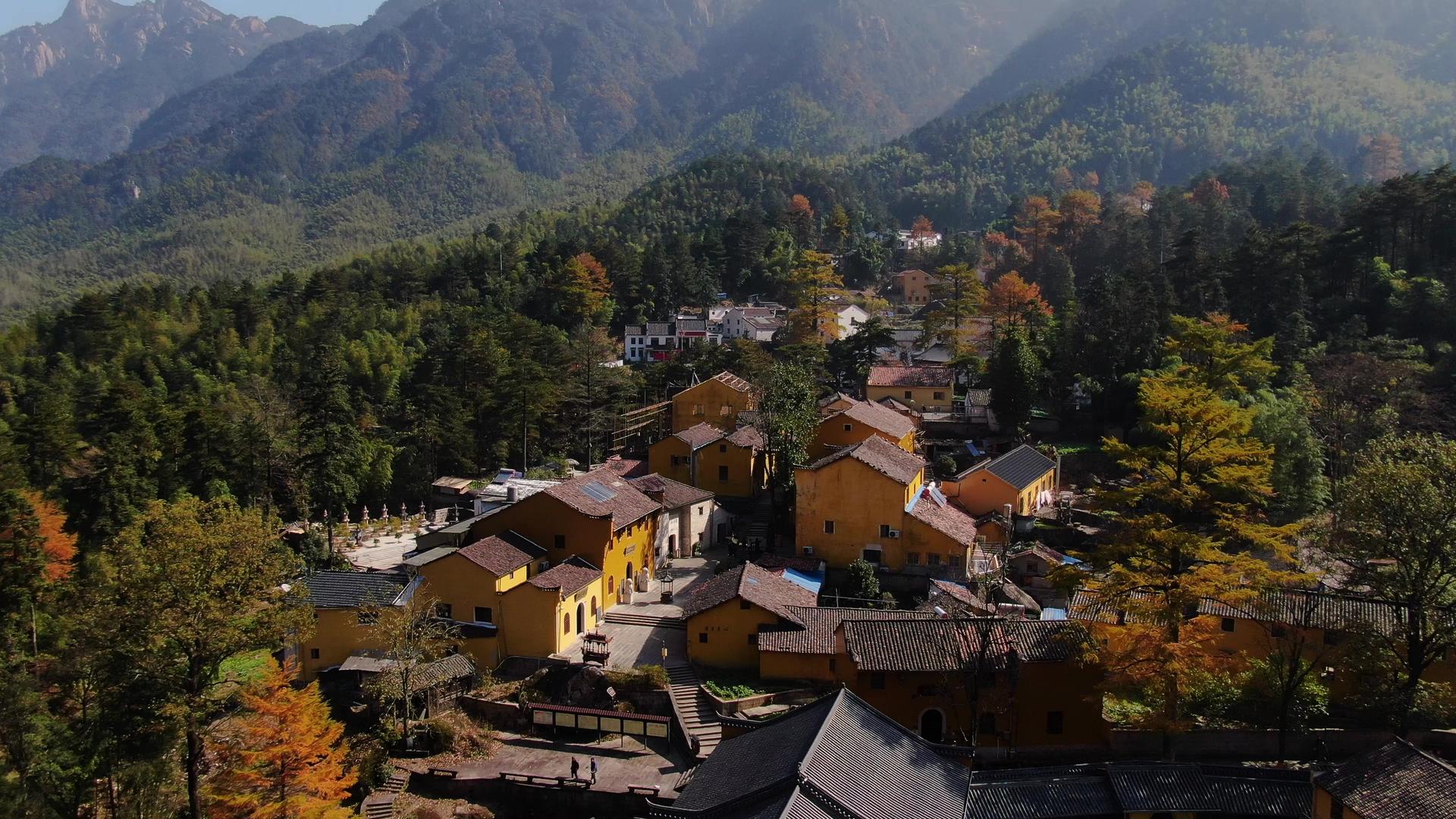 航拍5A级景区安徽九华山佛教寺庙建筑群视频视频的预览图