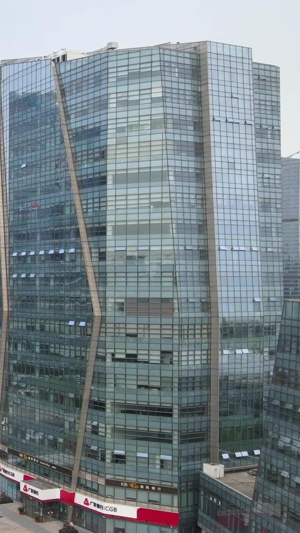高楼大厦位于城市中心视频的预览图