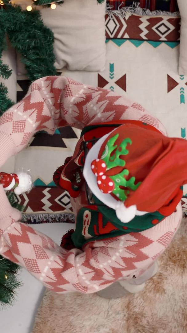 装饰圣诞树自拍视频的预览图