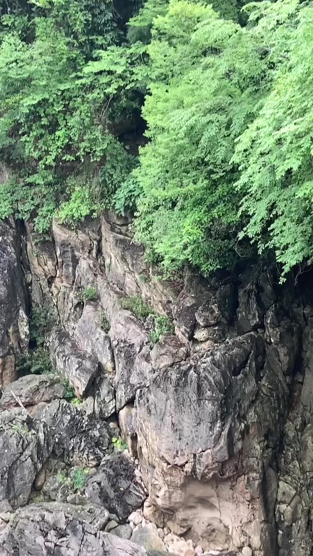 贵州市5A景区黄果树瀑布景区银链瀑布视频的预览图