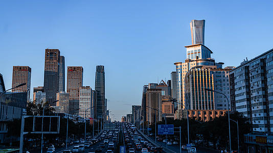 8K城市地标北京中国尊国贸大厦繁忙交通延时视频的预览图