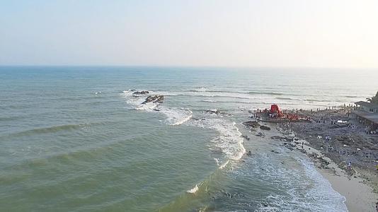 北海海滩海浪拍打礁石视频的预览图