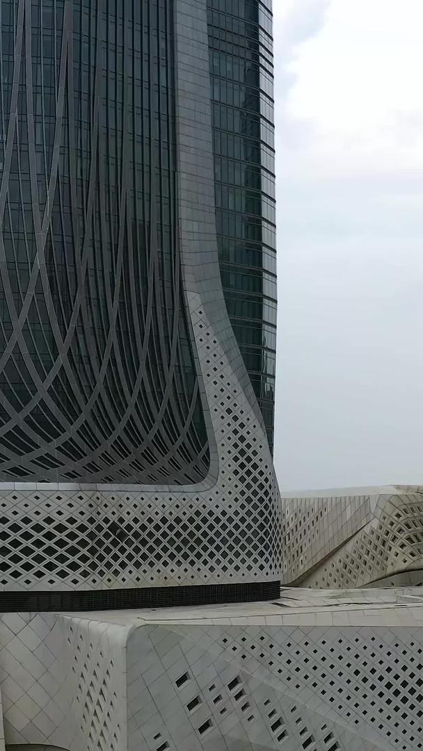 南京市中心双子星航拍视频的预览图