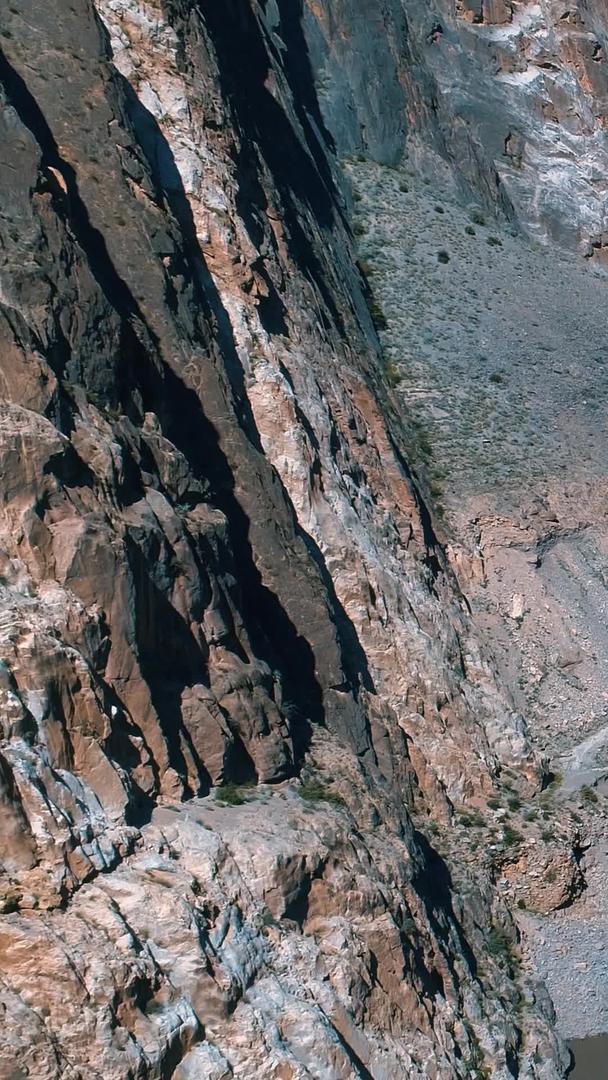 怒江大峡谷川藏线航拍视频的预览图