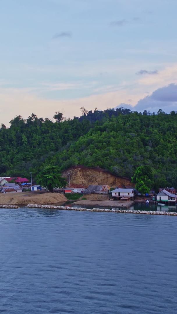维达贝海边的渔村视频的预览图