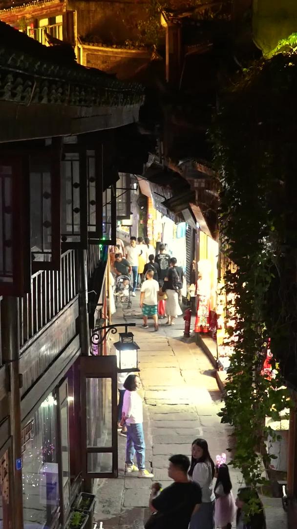 湖南凤凰古城4A级风景名胜区古镇老街游客素材视频的预览图
