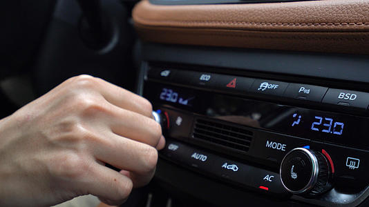 汽车中控台温度调节视频的预览图