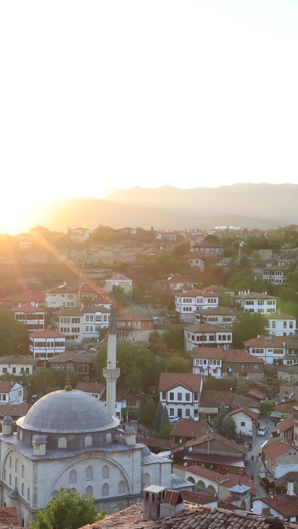 著名的欧洲土耳其旅游城市番红花成为老城区日落延迟视频视频的预览图