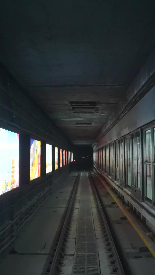 城市地铁轨道交通列车轨道材料视频的预览图