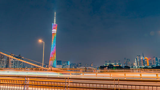8K城市夜景广州塔夜晚车流夜景延时视频的预览图