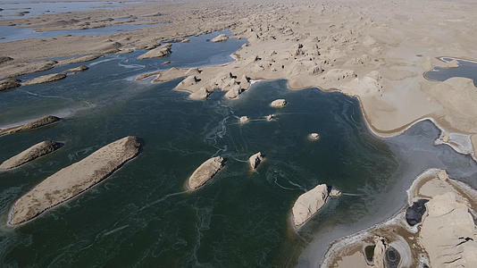 4K乌素特雅丹地质公园航拍视频的预览图