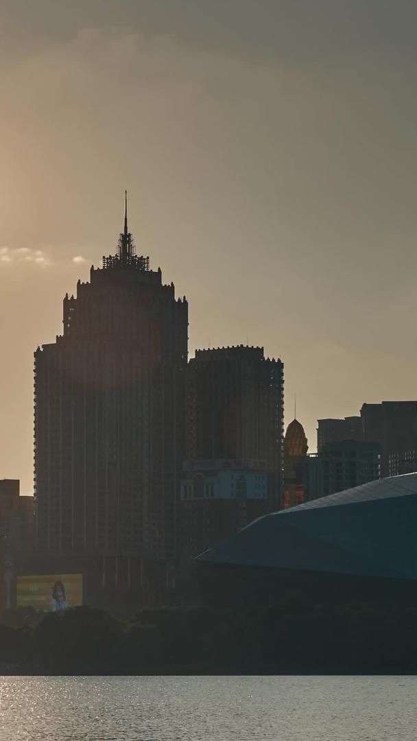 日落夜景的沈阳浑河城市视频的预览图