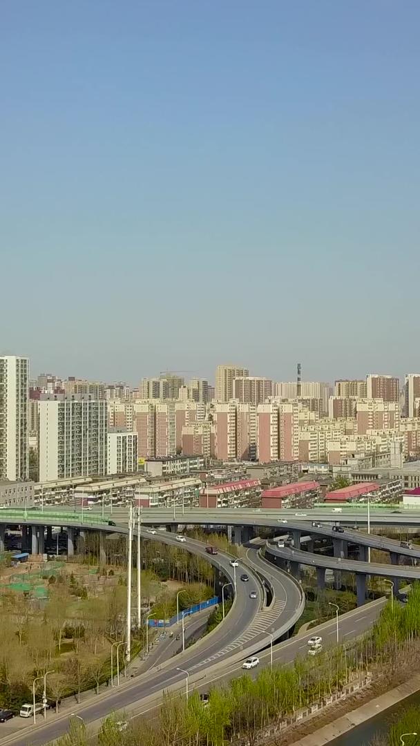 大气航拍城市交通高架桥视频的预览图