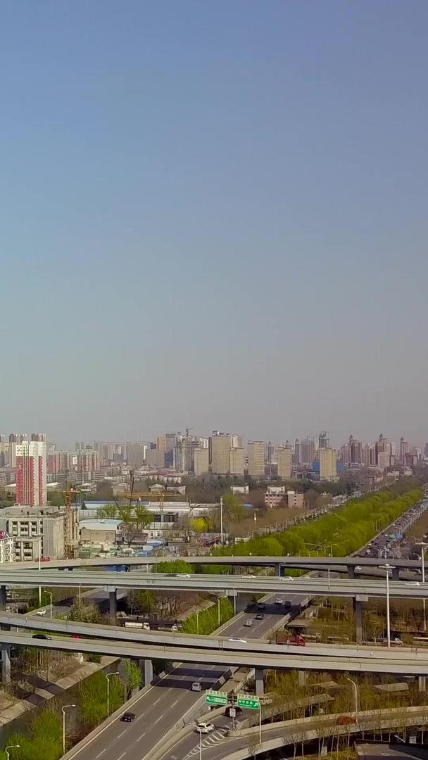 大气航拍城市交通高架桥视频的预览图