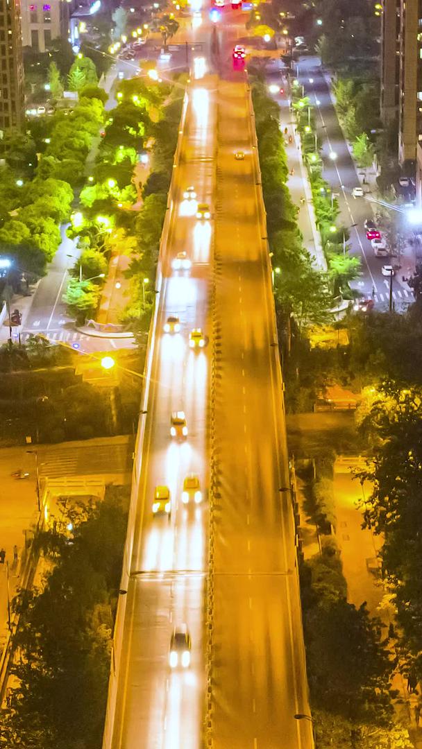 夜景城市延时摄影车流视频的预览图