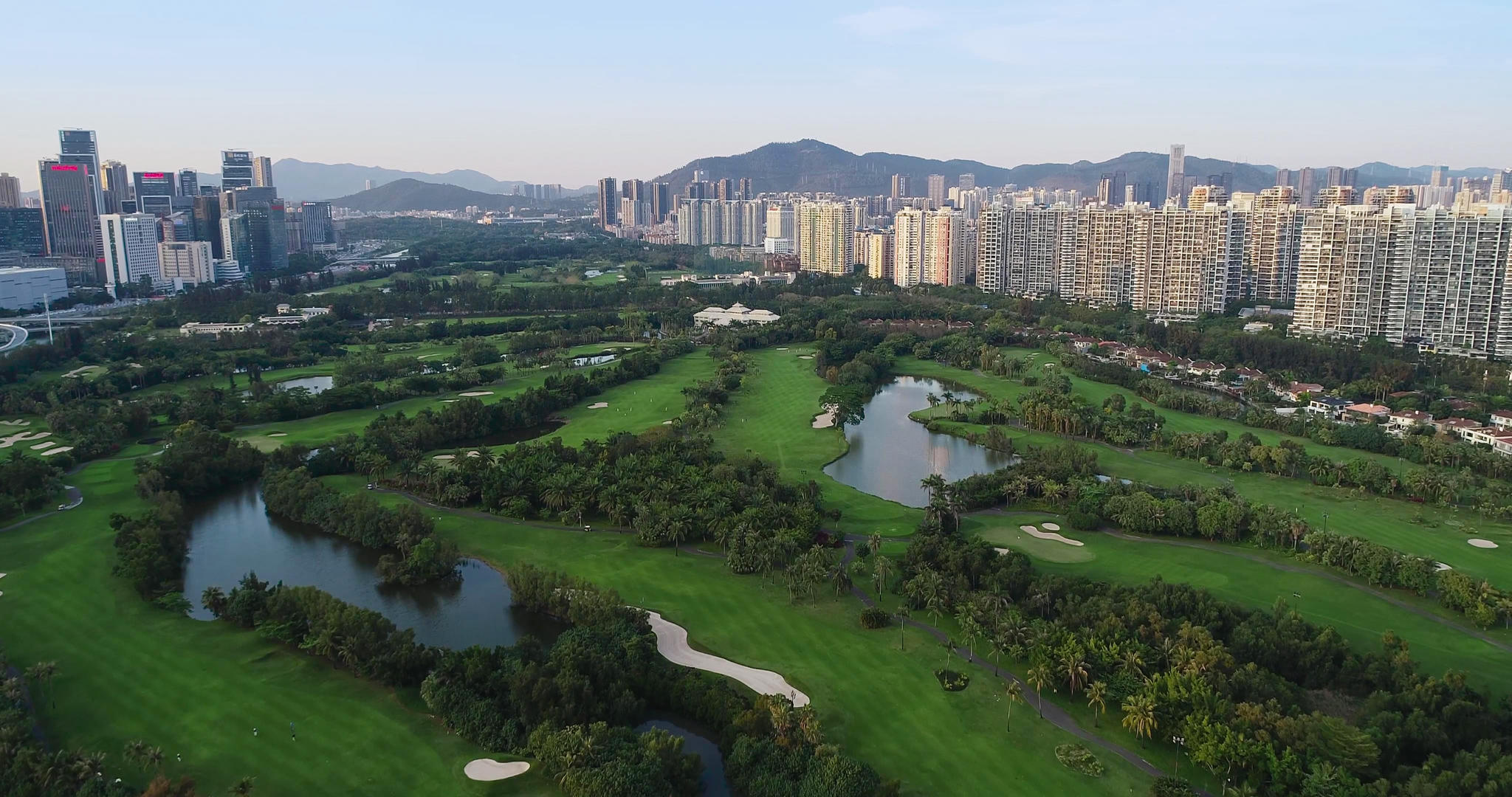 深圳南山区沙河高尔夫球会4K航拍视频的预览图
