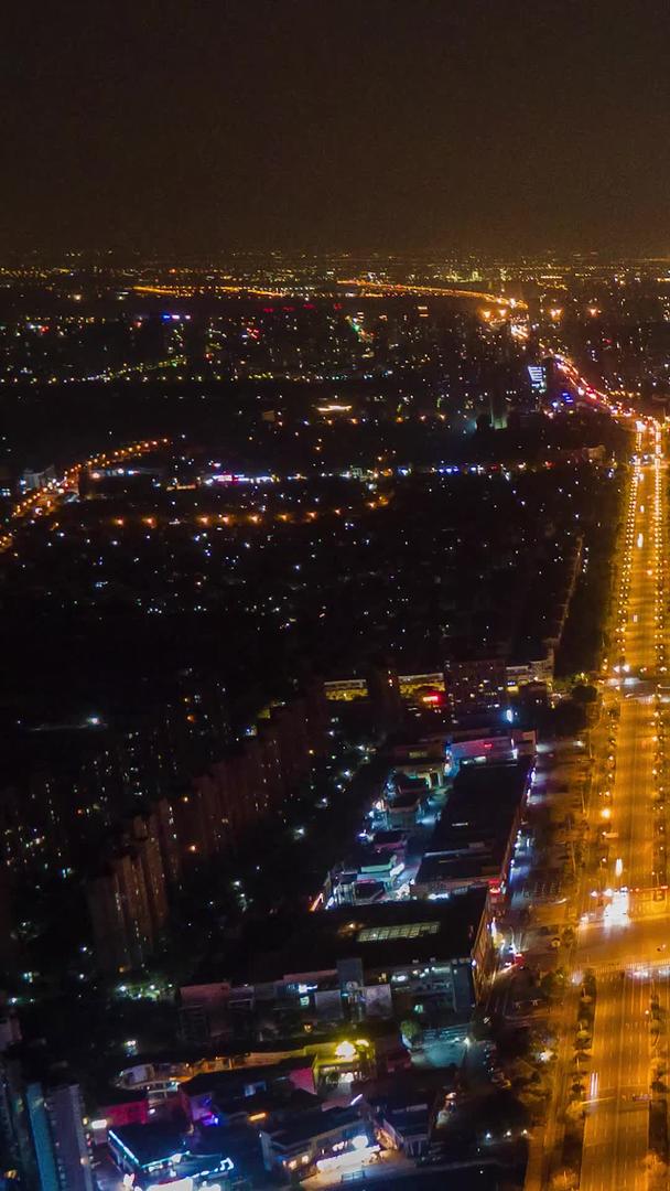 航拍城市夜景繁华交通灯移动延时摄影视频的预览图