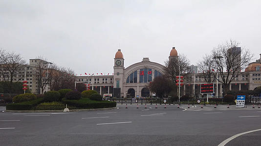武汉新冠肺炎疫情封闭的汉口火车站视频的预览图