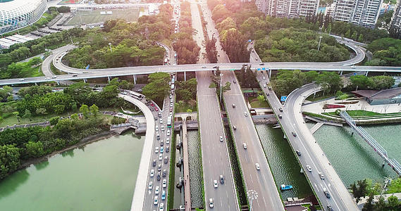 深圳南山区滨海沙河西立交桥4K航拍视频的预览图