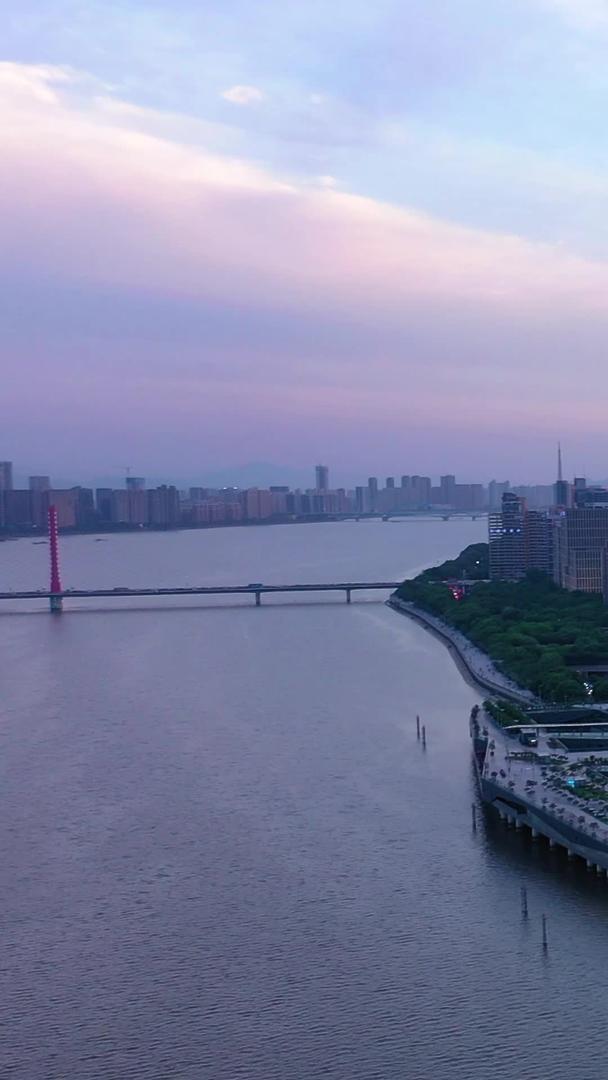 钱江新城晚间航拍视频的预览图