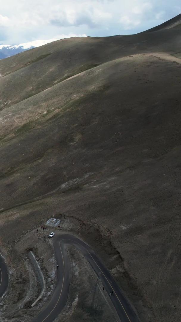 盘龙古道视频航拍5A帕米尔旅游景点蜿蜒崎岖视频的预览图