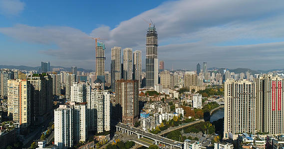 贵阳市中心高楼4K航拍视频的预览图