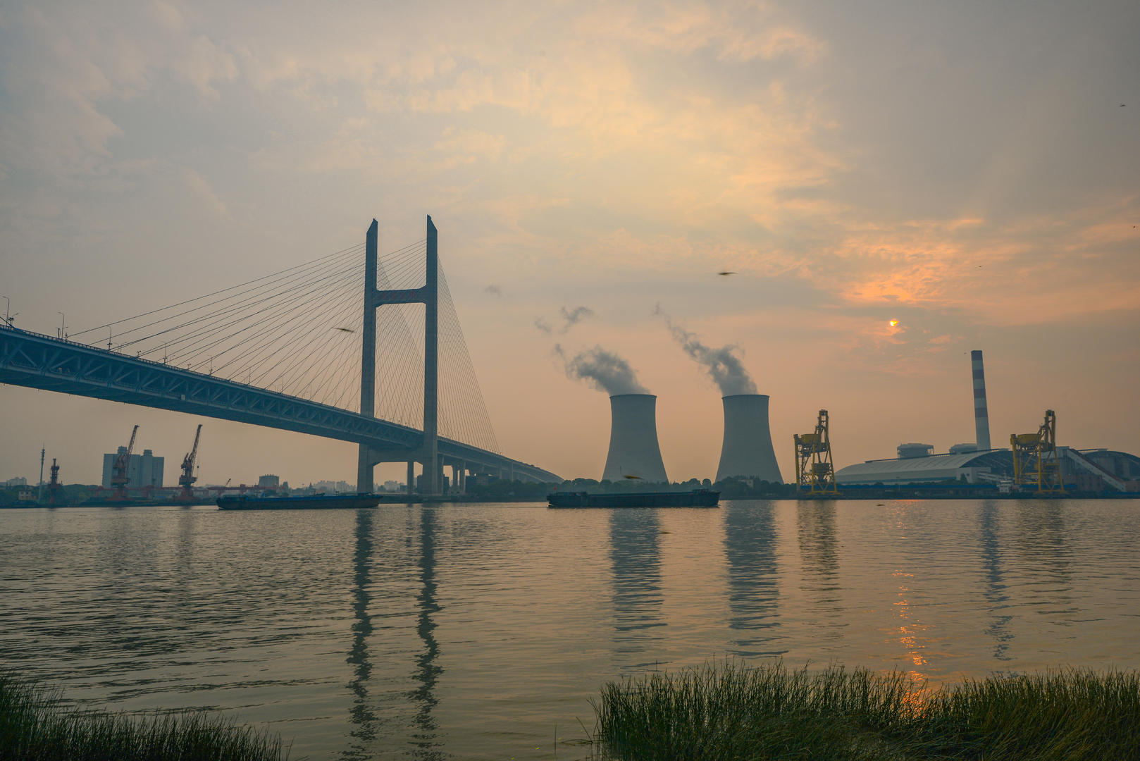 上海闵浦大桥日落4K延时视频的预览图
