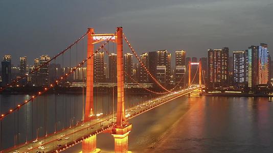 武汉鹦鹉洲长江大桥航拍4K视频视频的预览图
