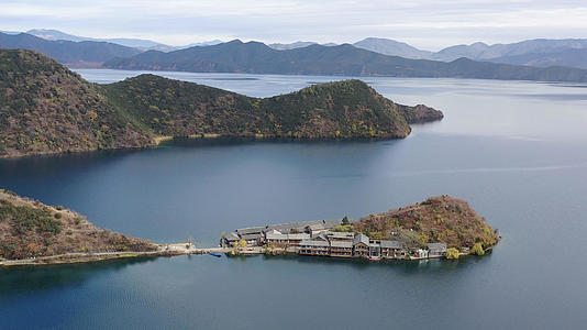 云南丽江泸沽湖里格半岛航拍4K视频视频的预览图