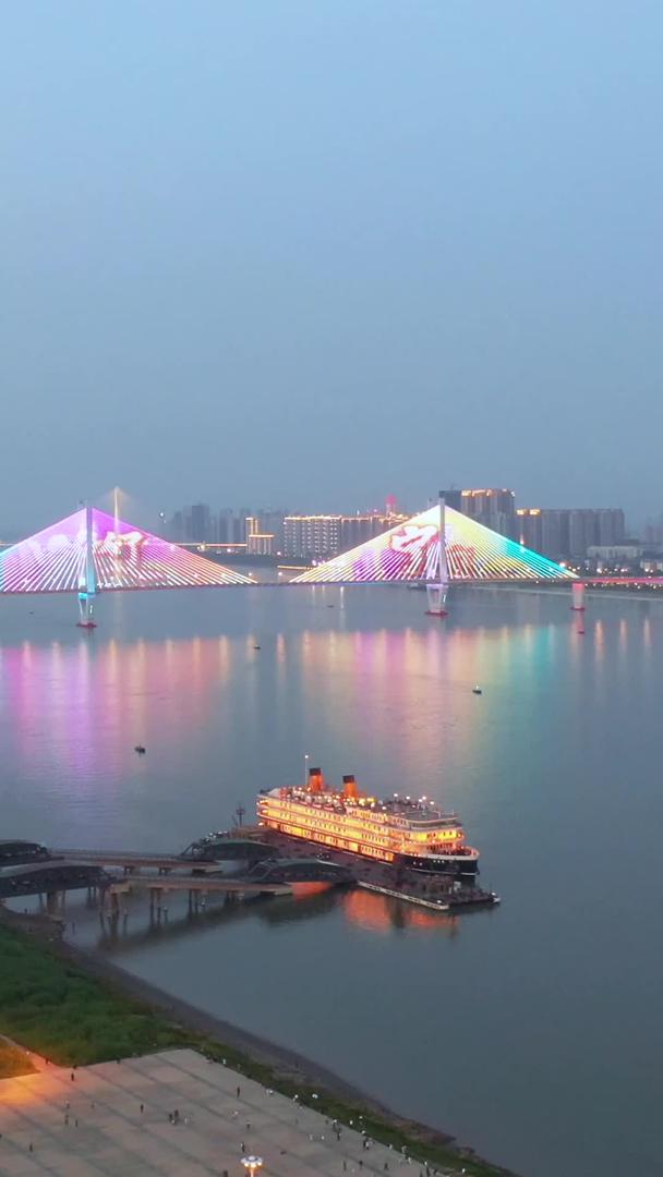 航拍武汉城市风景地标长江知音号旅游码头游轮素材视频的预览图