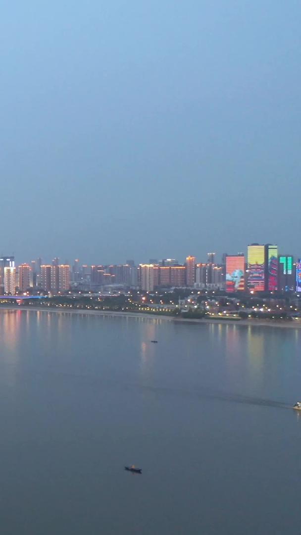 航拍武汉城市风景地标长江知音号旅游码头游轮素材视频的预览图