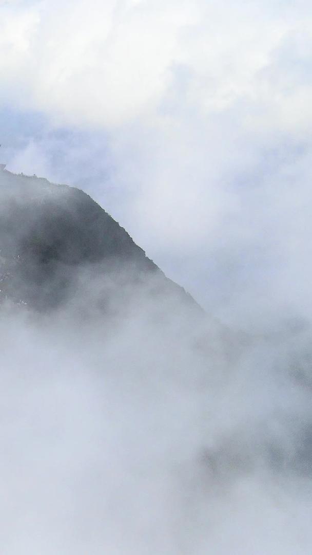 峨眉山金顶佛像在航拍云雾中视频的预览图