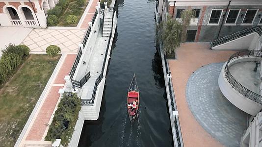 4K划船东港水城威尼斯大连旅游景点区河流坐船视频的预览图